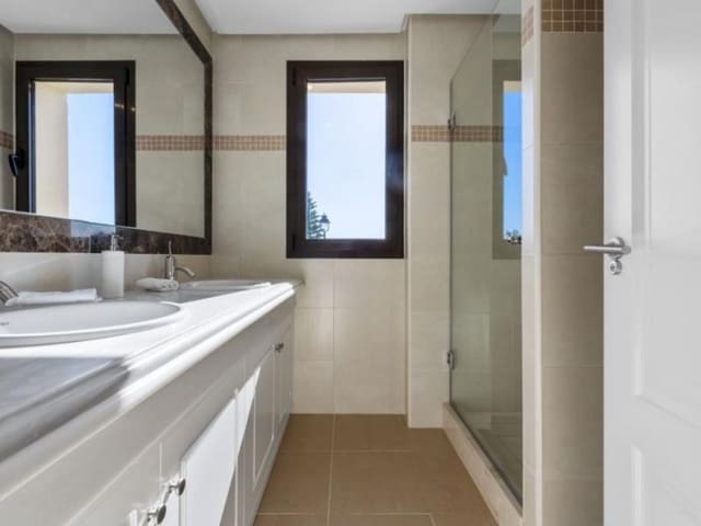 3 quarto Moradia para venda em Estepona Golf, Estepona com piscina garagem - 657 750 € (Ref: 7876753)