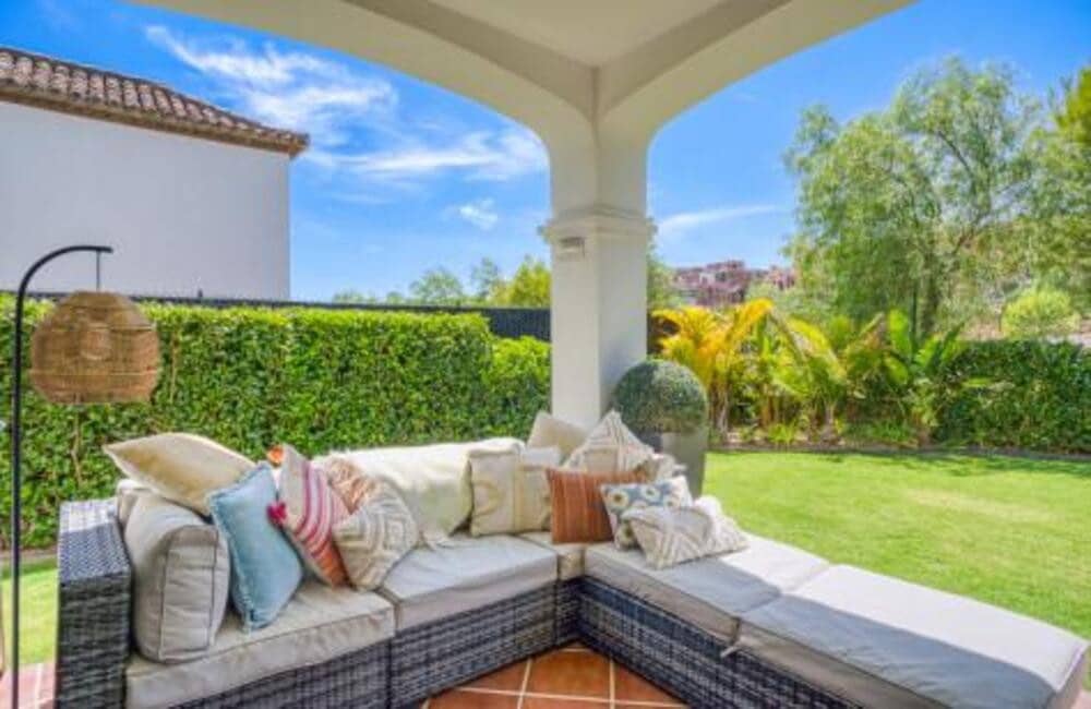 3 bedroom Villa for sale in Estepona with pool garage - € 945,000 (Ref: 7876753)