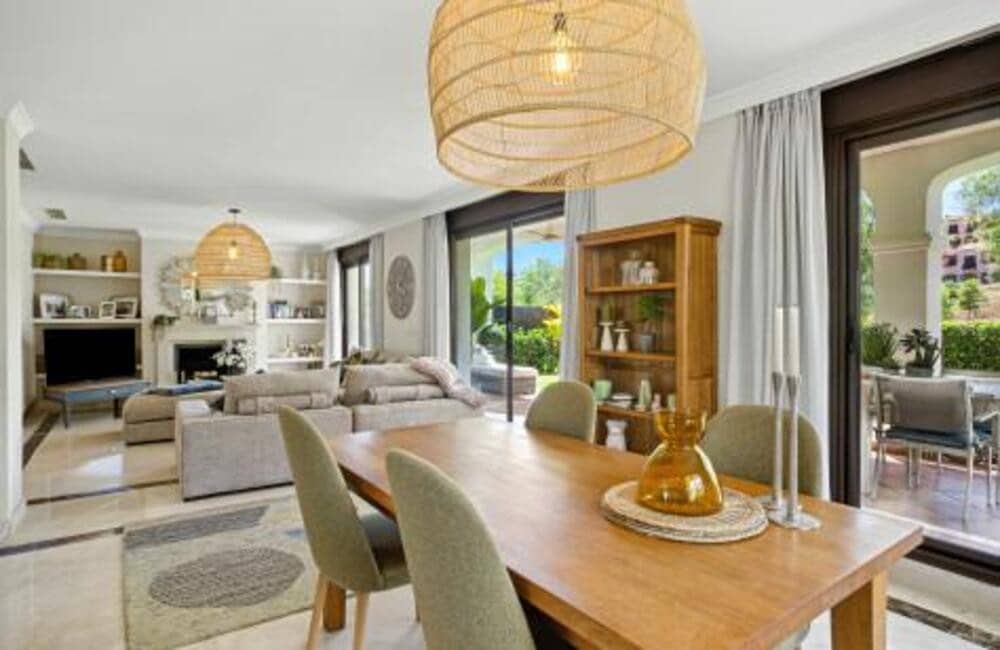 3 bedroom Villa for sale in Estepona with pool garage - € 945,000 (Ref: 7876753)