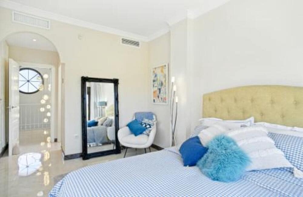 3 bedroom Villa for sale in Estepona with pool garage - € 945,000 (Ref: 7876753)