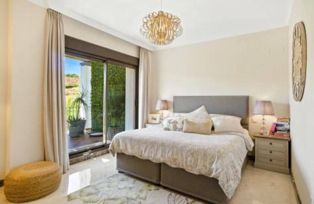 3 bedroom Villa for sale in Estepona with pool garage - € 945,000 (Ref: 7876753)