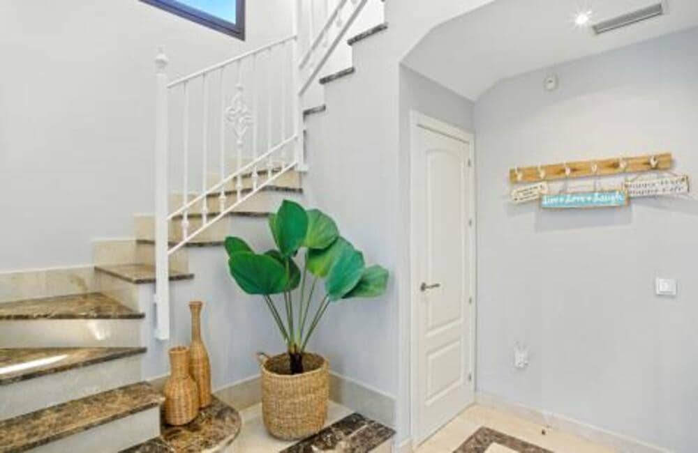 3 bedroom Villa for sale in Estepona with pool garage - € 945,000 (Ref: 7876753)