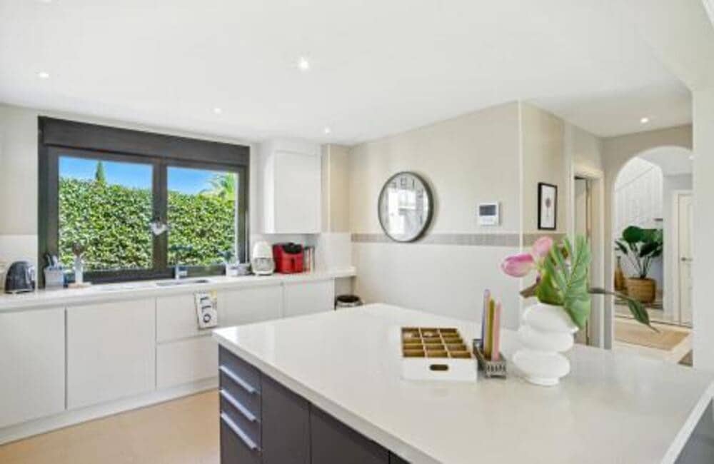 3 bedroom Villa for sale in Estepona with pool garage - € 945,000 (Ref: 7876753)