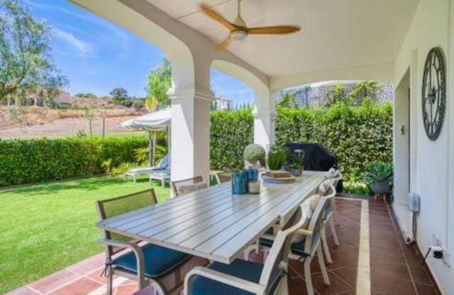 3 chambre Villa/Maison à vendre à Estepona Golf, Estepona avec piscine garage - 945 000 € (Ref: 7876753)
