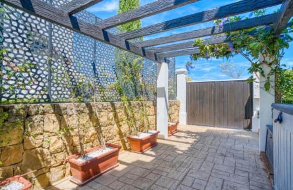 3 bedroom Villa for sale in Estepona with pool garage - € 945,000 (Ref: 7876753)