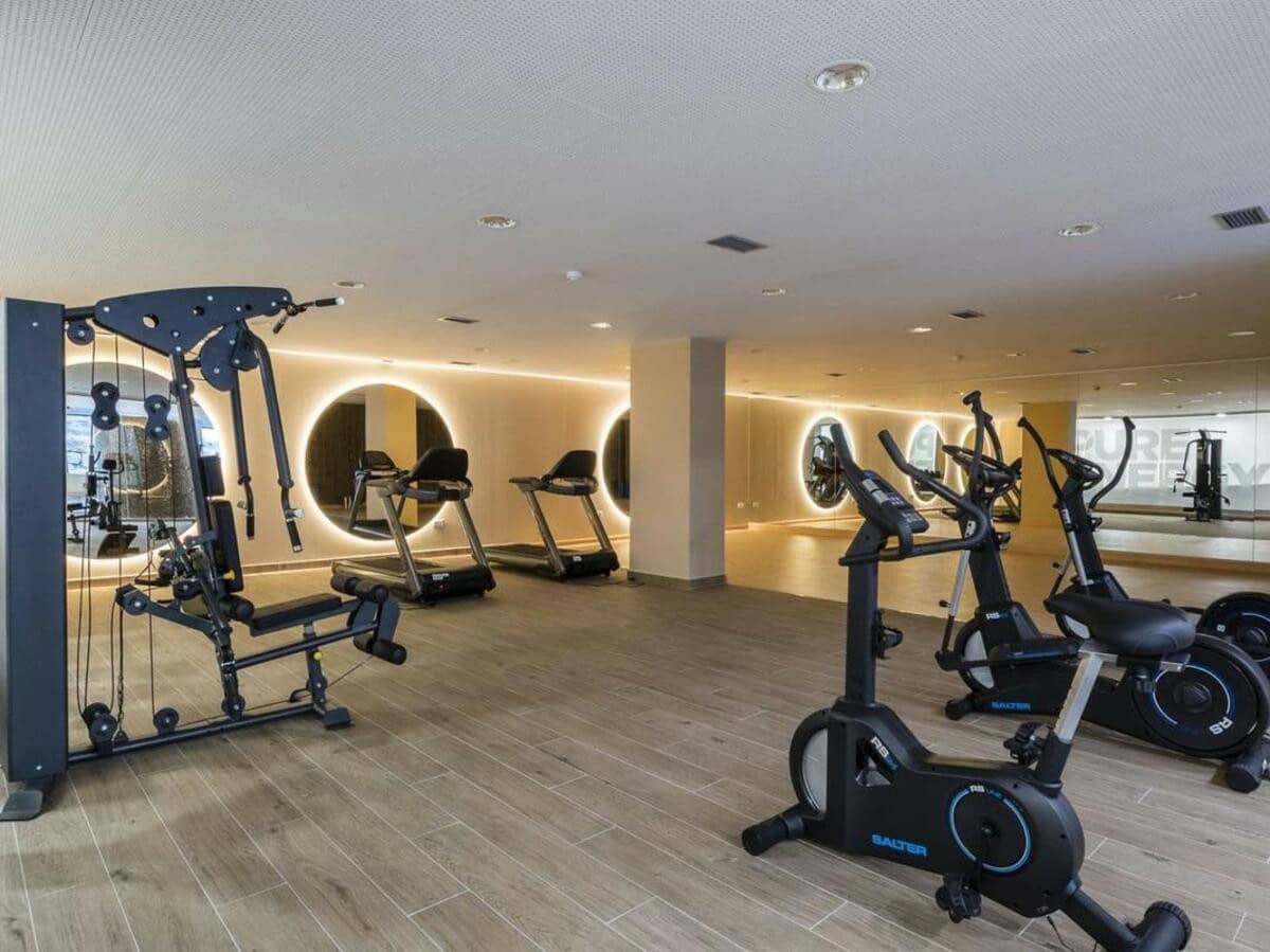 2 soverom Leilighet til leie i Estepona med svømmebasseng garasje - € 2 800 (Ref: 7883631)