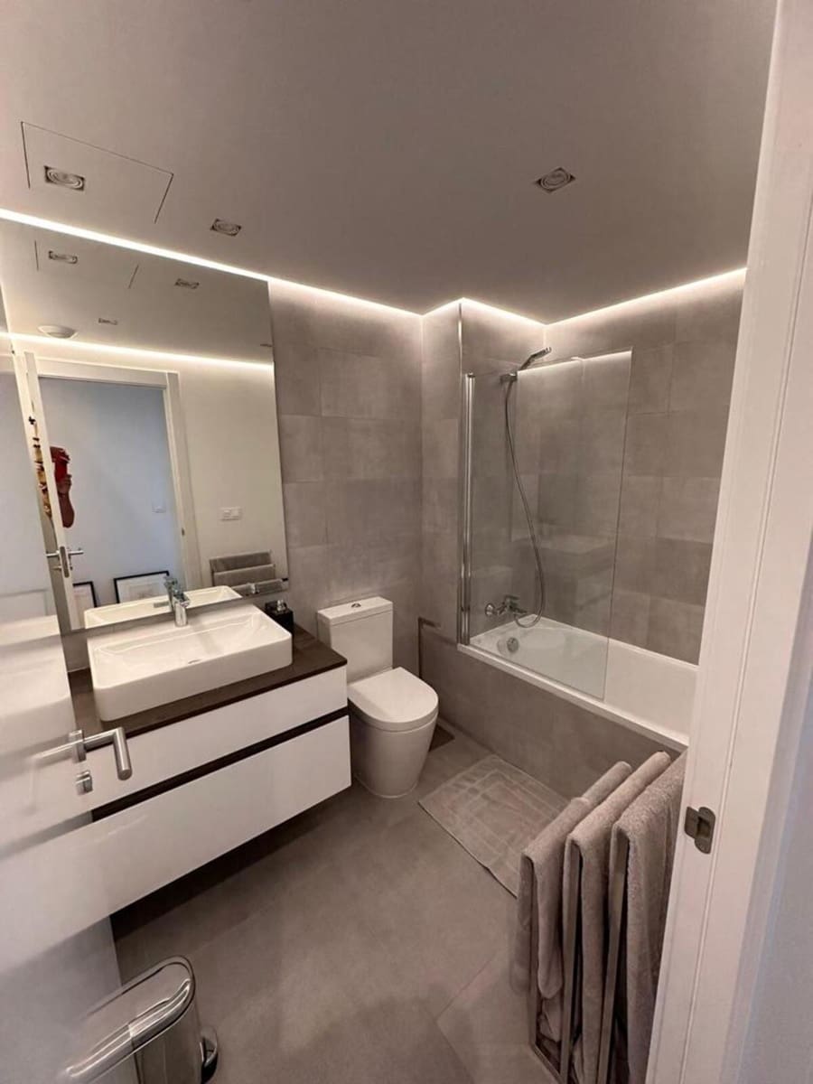 2 soverom Leilighet til leie i Estepona med svømmebasseng garasje - € 2 800 (Ref: 7883631)