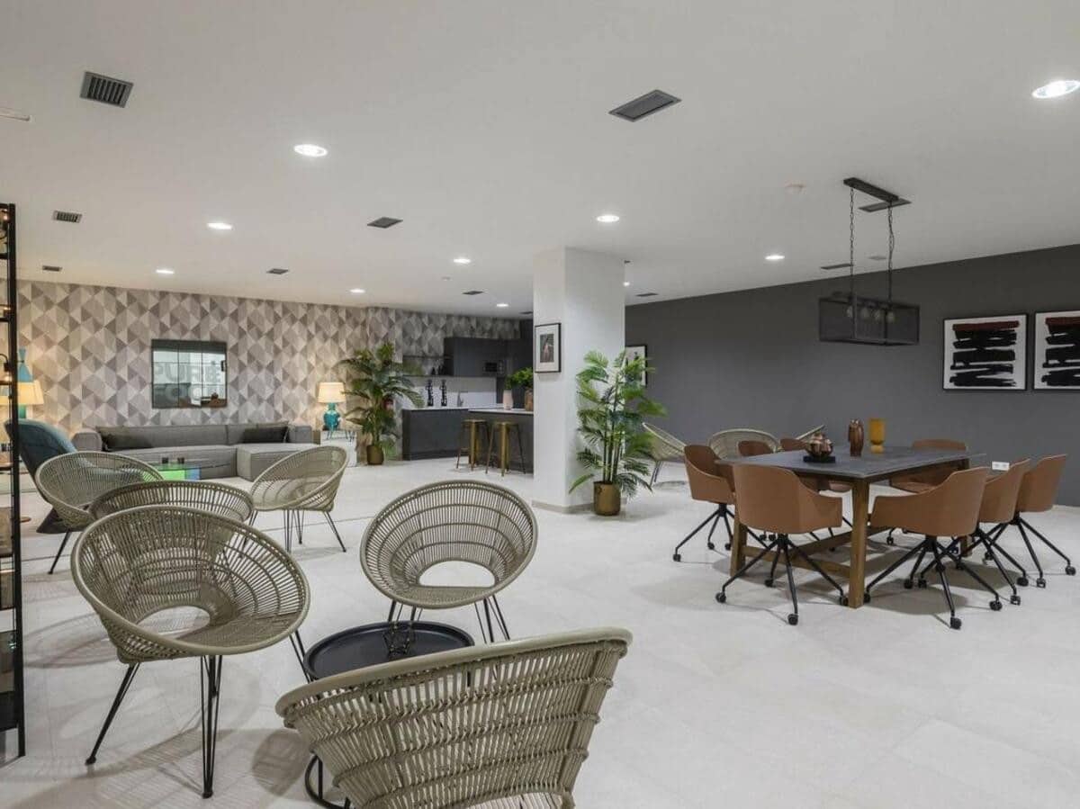 2 soverom Leilighet til leie i Estepona med svømmebasseng garasje - € 2 800 (Ref: 7883631)