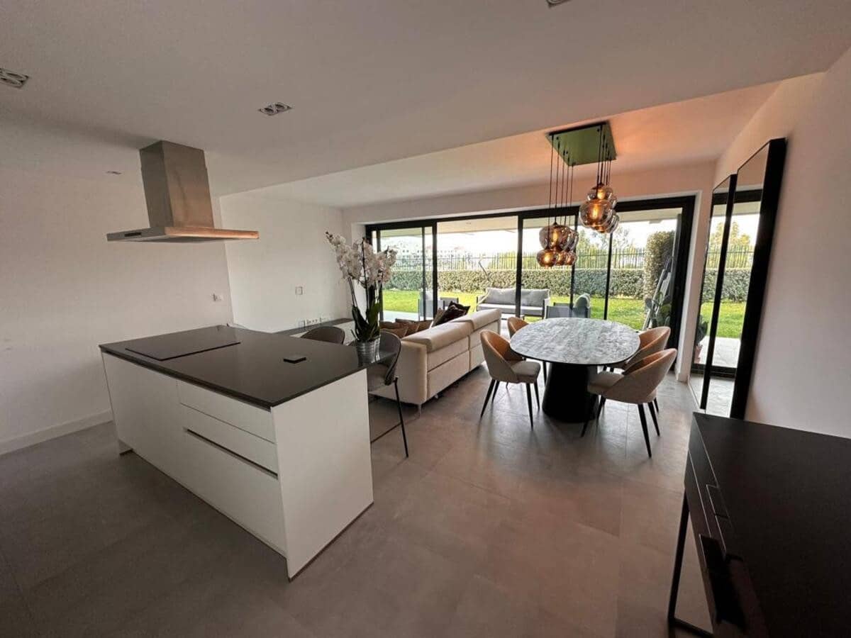 2 soverom Leilighet til leie i Estepona med svømmebasseng garasje - € 2 800 (Ref: 7883631)