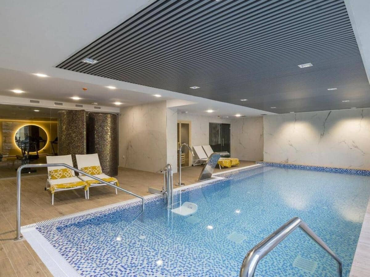 2 soverom Leilighet til leie i Estepona med svømmebasseng garasje - € 2 800 (Ref: 7883631)