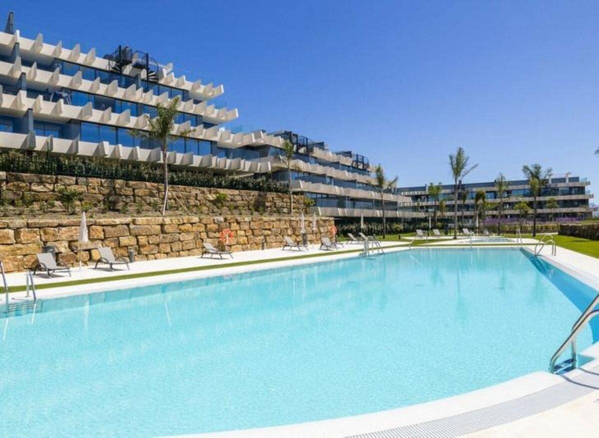 2 soverom Leilighet til leie i Estepona med svømmebasseng garasje - € 2 800 (Ref: 7883631)
