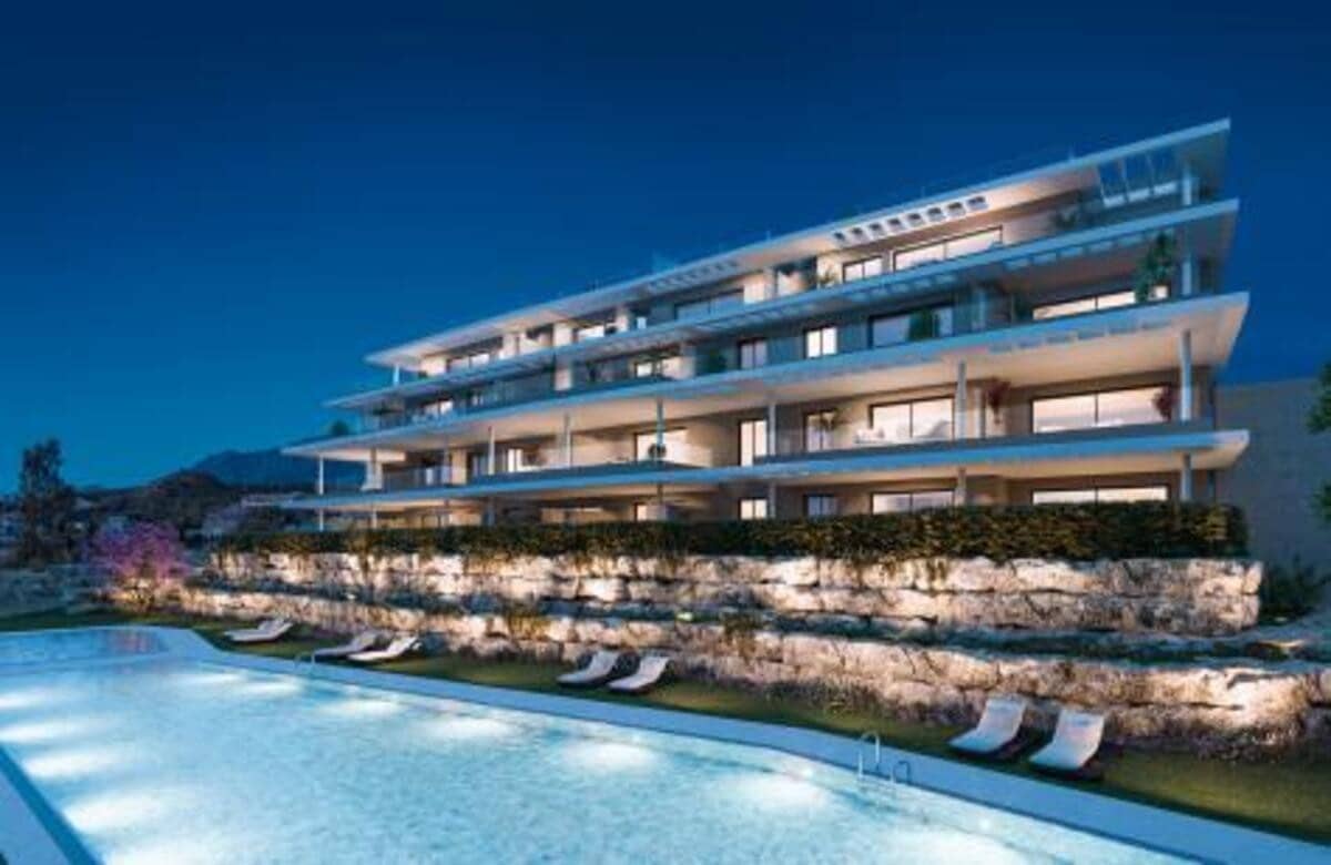 Apartamento de 3 habitaciones en Estepona en venta con piscina garaje - 382.000 € (Ref: 7894487)