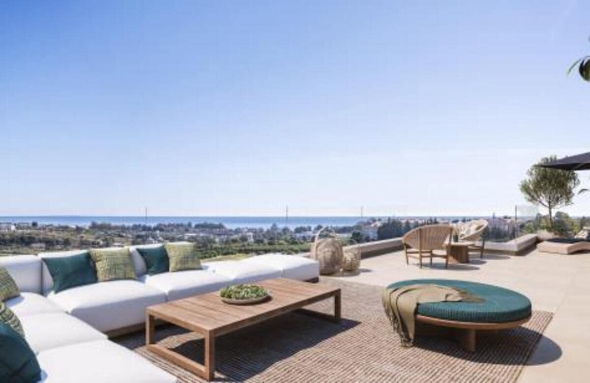 Apartamento de 3 habitaciones en Estepona en venta con piscina garaje - 382.000 € (Ref: 7894487)