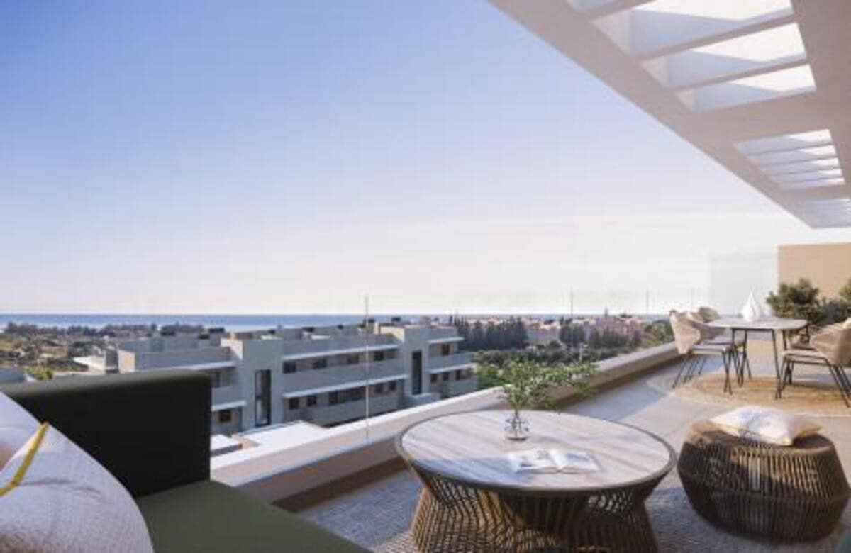 Apartamento de 3 habitaciones en Estepona en venta con piscina garaje - 382.000 € (Ref: 7894487)