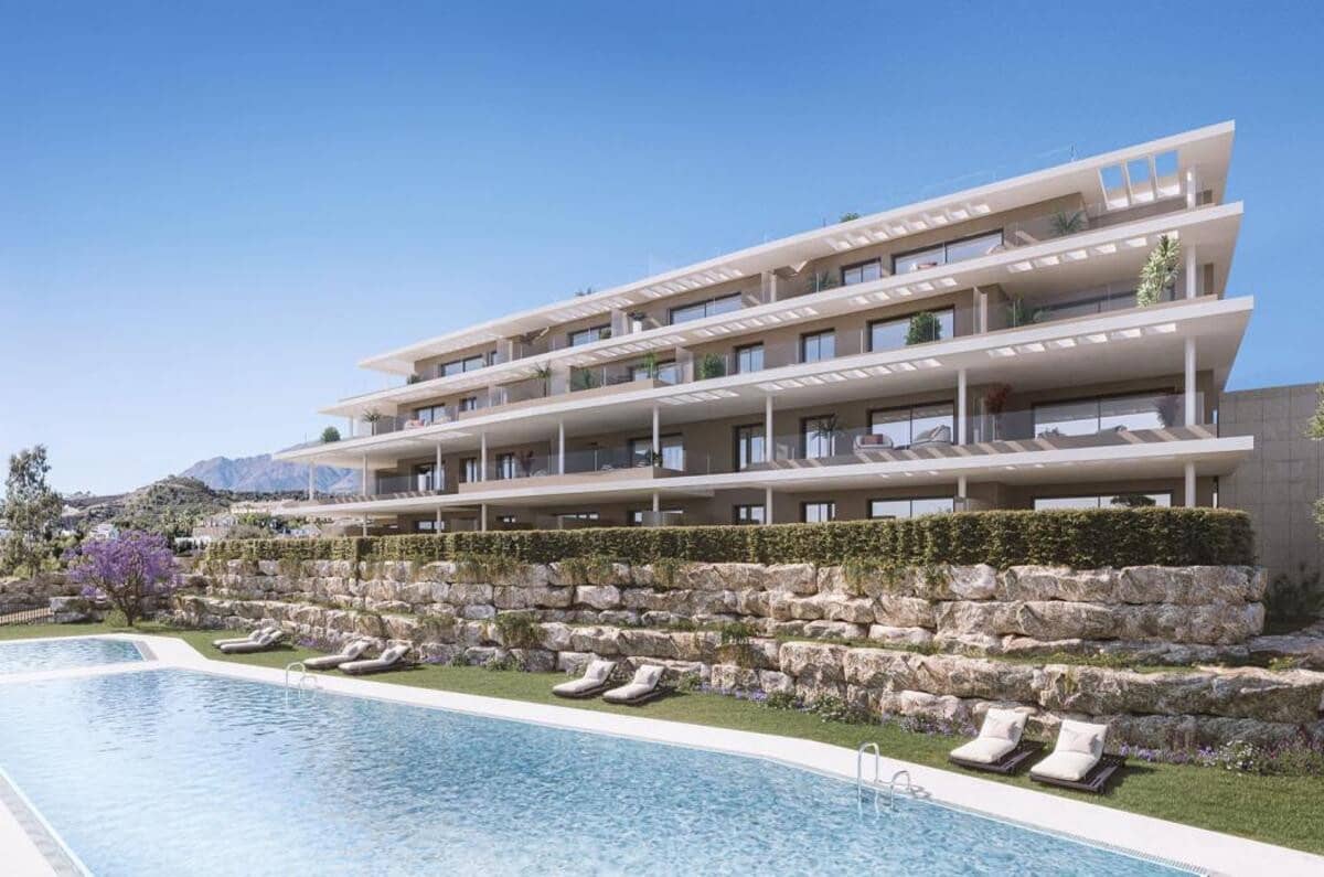 Apartamento de 3 habitaciones en Estepona en venta con piscina garaje - 382.000 € (Ref: 7894487)