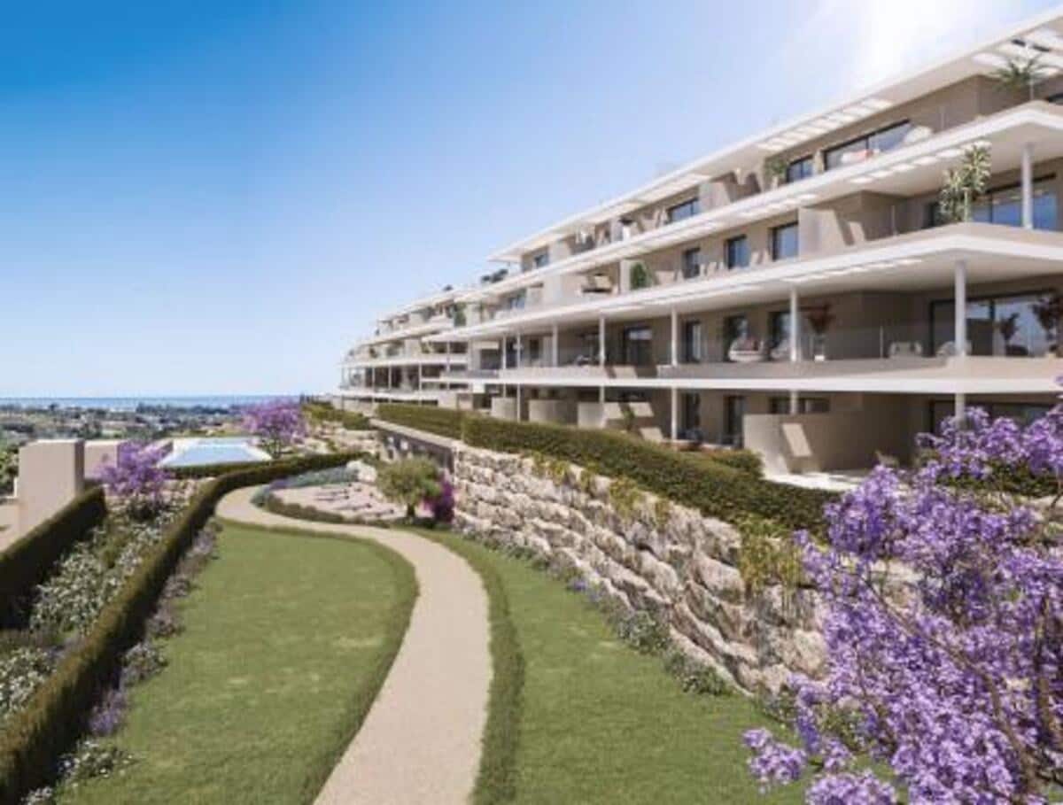 Apartamento de 3 habitaciones en Estepona en venta con piscina garaje - 382.000 € (Ref: 7894487)