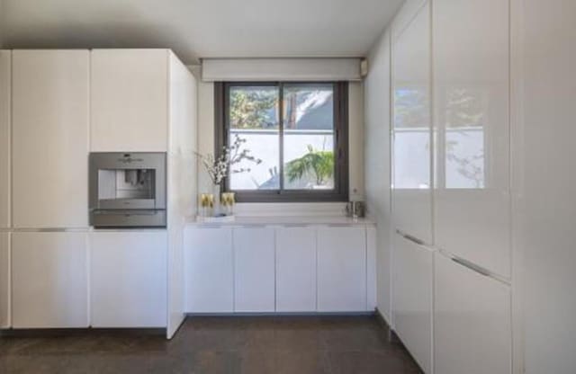 4 quarto Moradia para venda em Sierra Blanca, Marbella com piscina garagem - 2 590 000 € (Ref: 7898332)