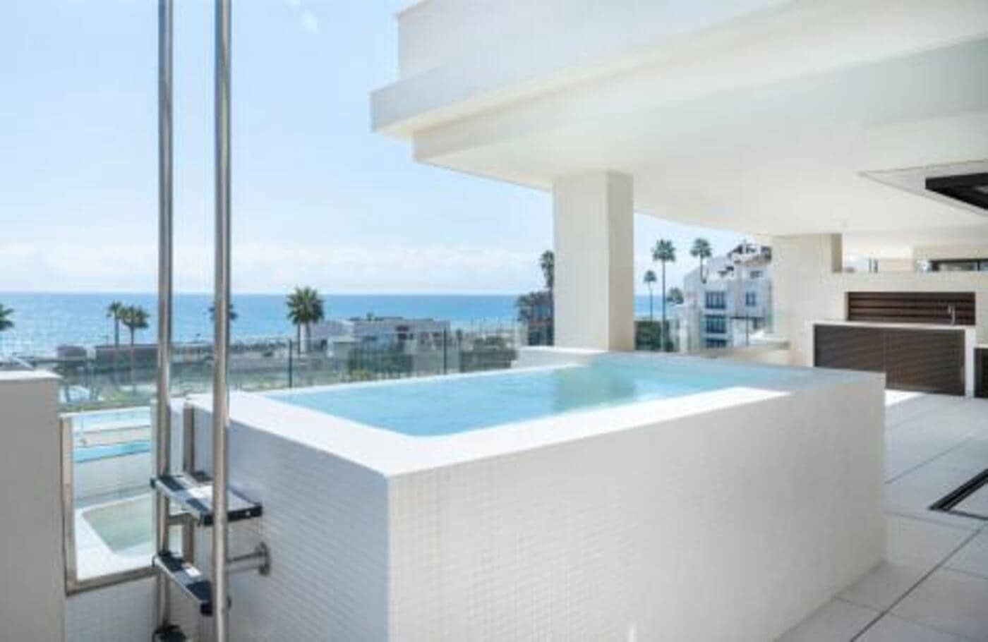 3 soveværelse Lejlighed til salg i Estepona med swimmingpool garage - € 1.395.000 (Ref: 7934321)