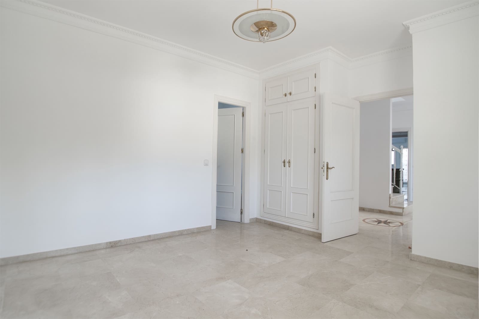 4 bedroom Villa for rent in Marbella with pool garage - € 7,200 (Ref: 7936983)