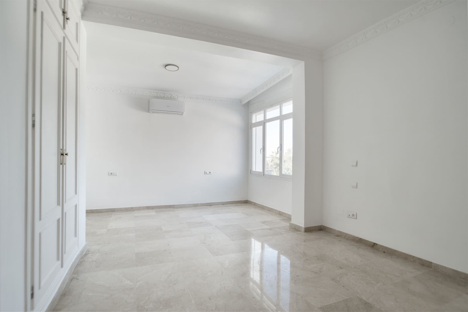 4 bedroom Villa for rent in Marbella with pool garage - € 7,200 (Ref: 7936983)