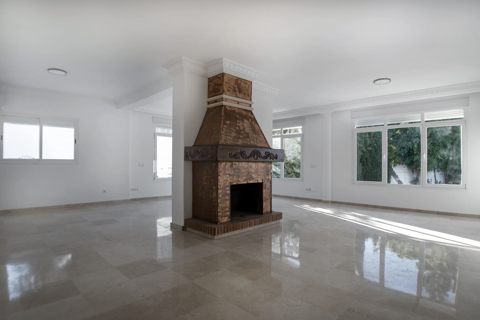 4 bedroom Villa for rent in Marbella with pool garage - € 7,200 (Ref: 7936983)