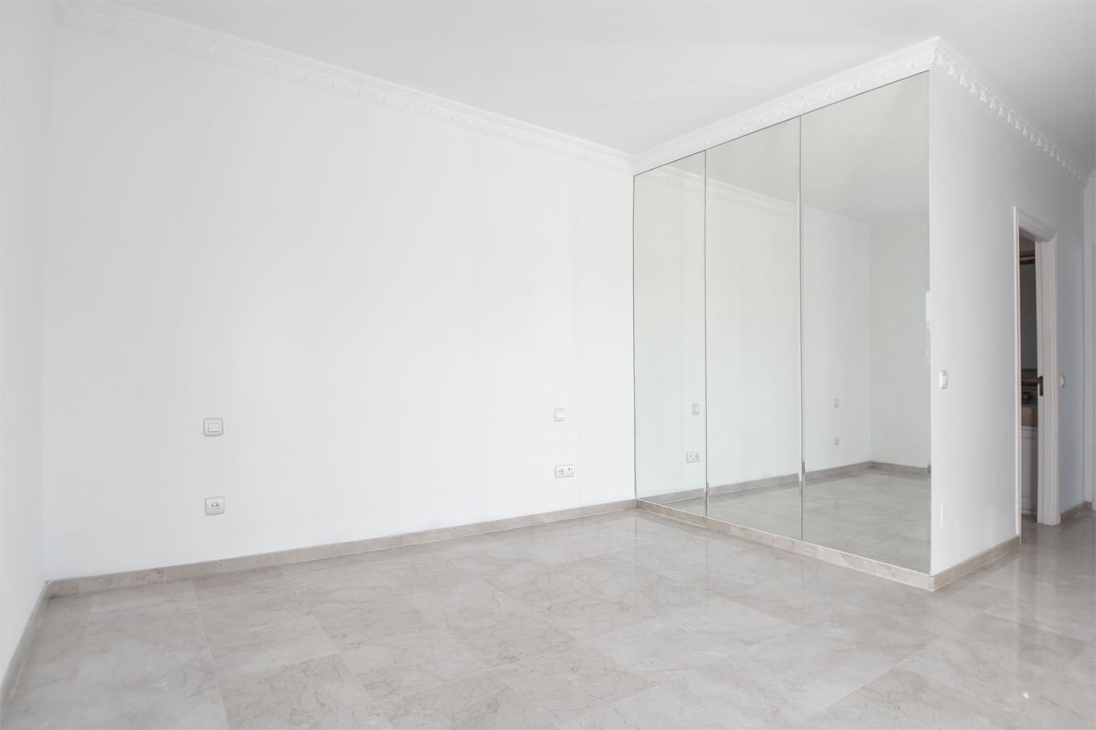 4 bedroom Villa for rent in Marbella with pool garage - € 7,200 (Ref: 7936983)