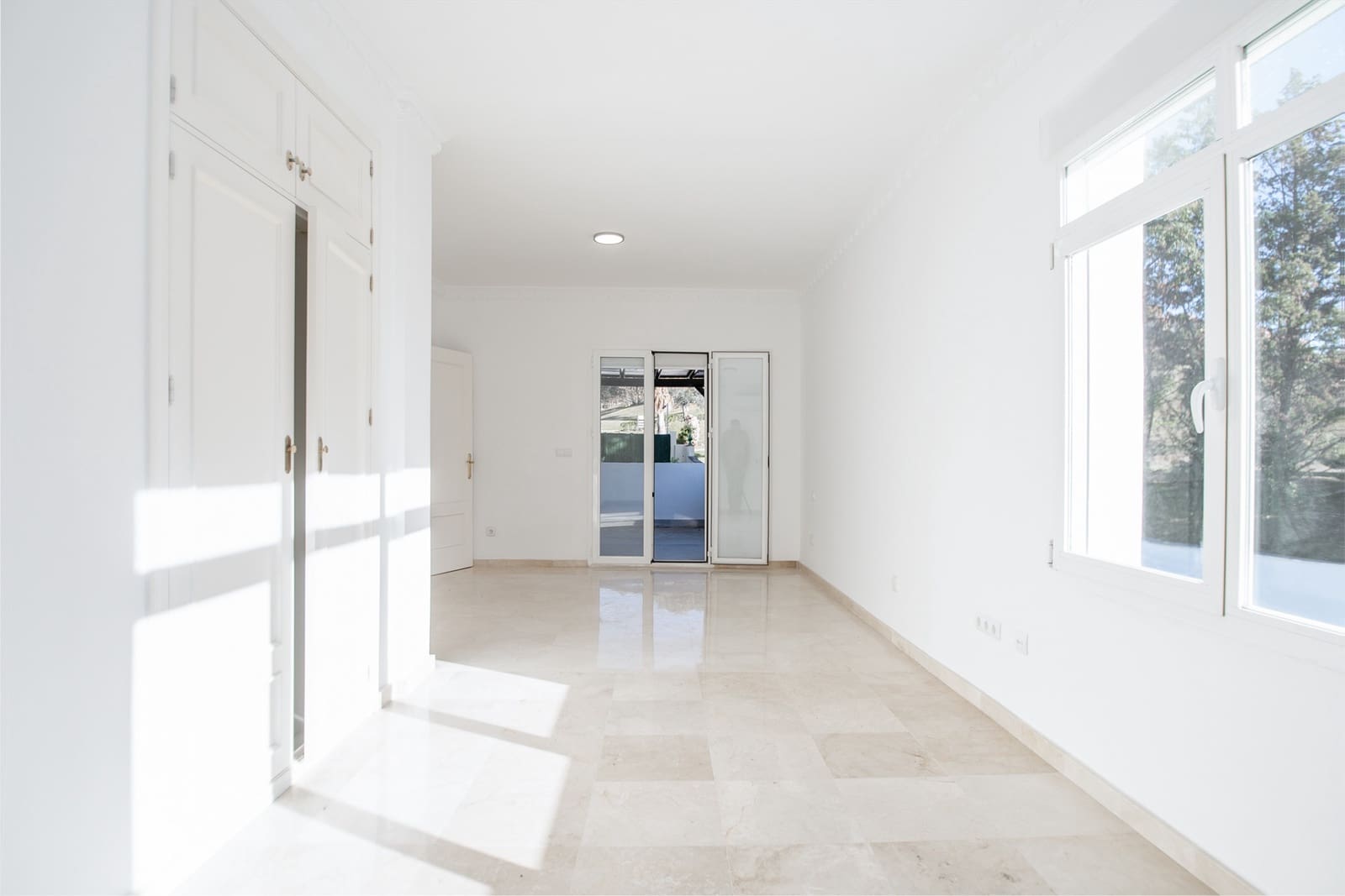 4 bedroom Villa for rent in Marbella with pool garage - € 7,200 (Ref: 7936983)
