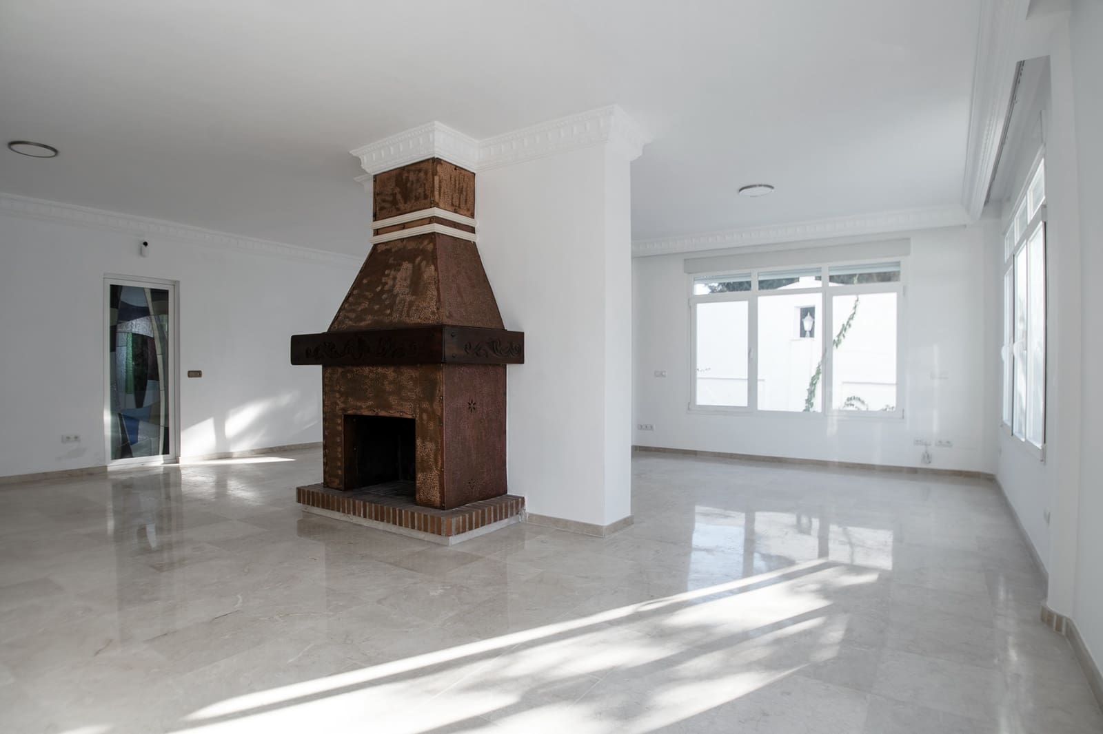 4 bedroom Villa for rent in Marbella with pool garage - € 7,200 (Ref: 7936983)