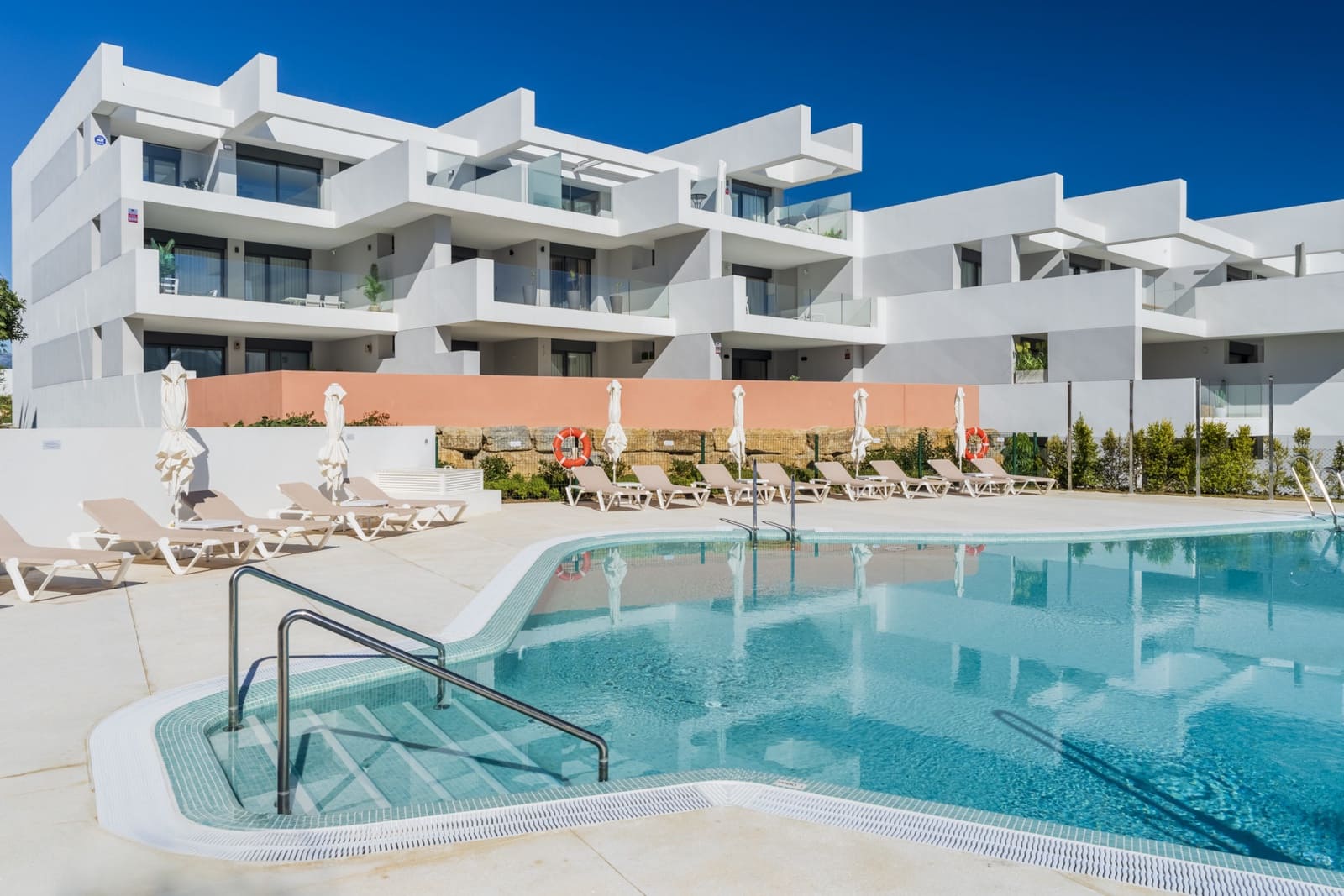 2 bedroom Apartment for sale in Manilva with pool garage - € 399,900 (Ref: 7965342)