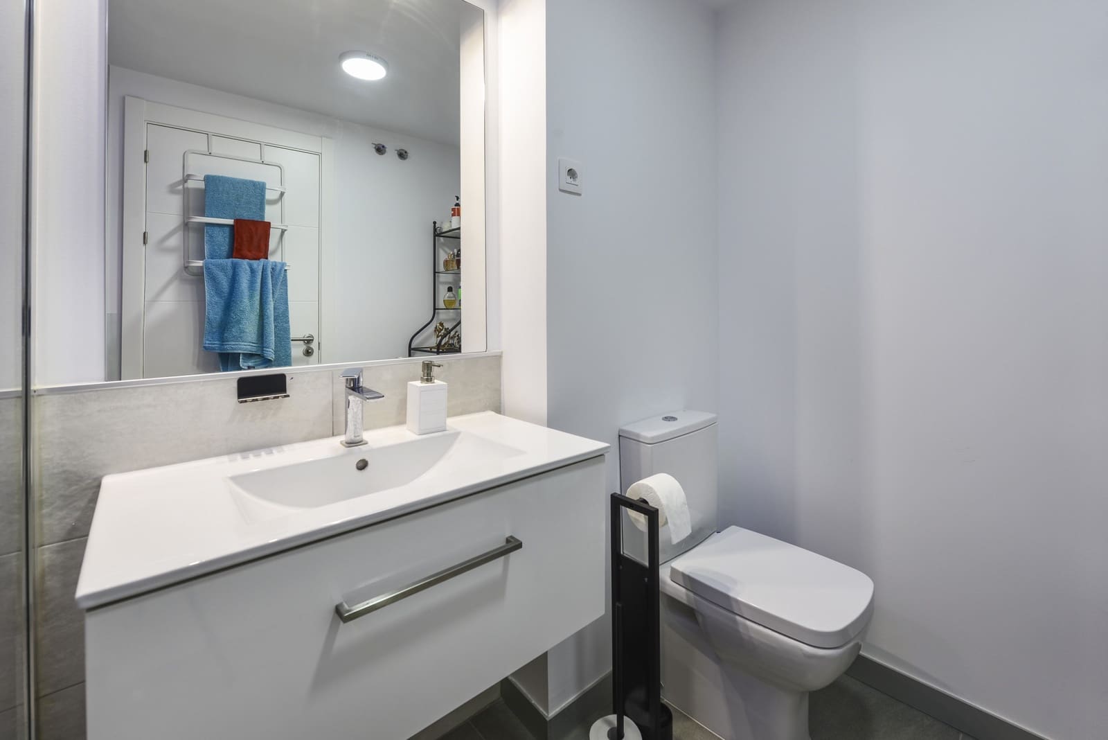 2 bedroom Apartment for sale in Manilva with pool garage - € 399,900 (Ref: 7965342)