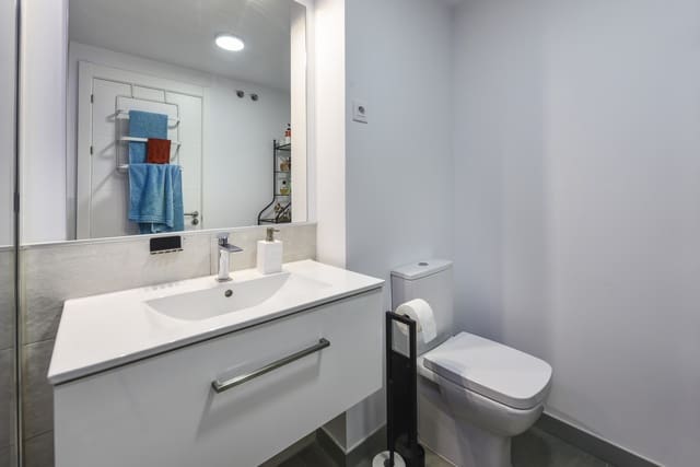 2 sypialnia Apartament na sprzedaż w Alcorrín, Manilva z basenem garażem - 399 900 € (Ref: 7965342)