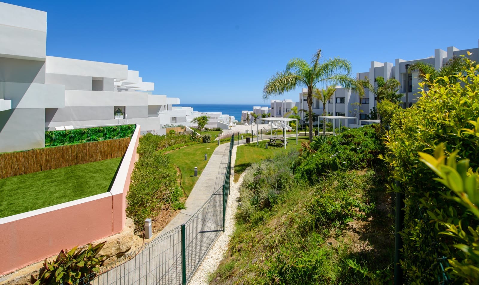 2 bedroom Apartment for sale in Manilva with pool garage - € 399,900 (Ref: 7965342)