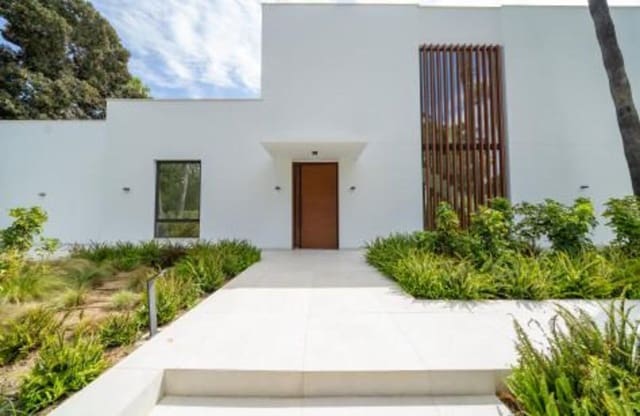 4 bedroom Villa for sale in El Paraiso, Estepona with pool garage - € 3,450,000 (Ref: 7969159)