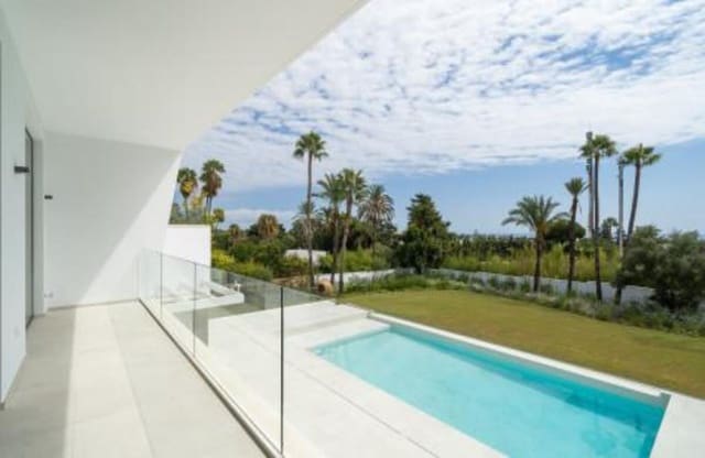 4 bedroom Villa for sale in El Paraiso, Estepona with pool garage - € 3,450,000 (Ref: 7969159)