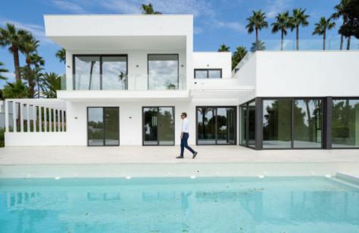 4 Zimmer Villa zu verkaufen in El Paraiso mit Pool Garage - 3.450.000 € (Ref: 7969159)