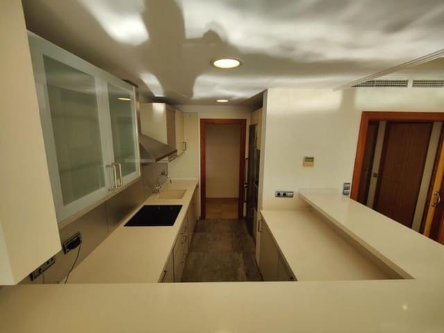 3 bedroom Apartment for rent in Puerto Banus, Marbella with pool garage - € 5,000 (Ref: 7976945)