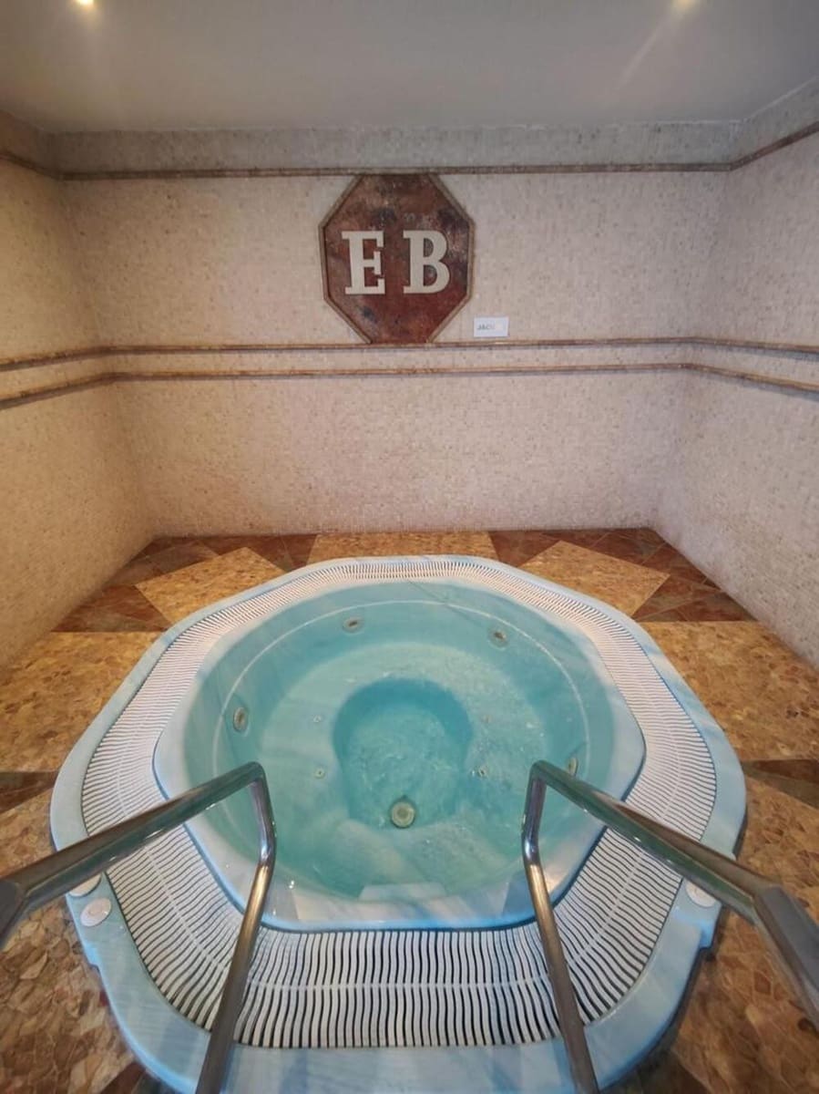 3 bedroom Apartment for rent in Marbella with pool garage - € 5,000 (Ref: 7976945)