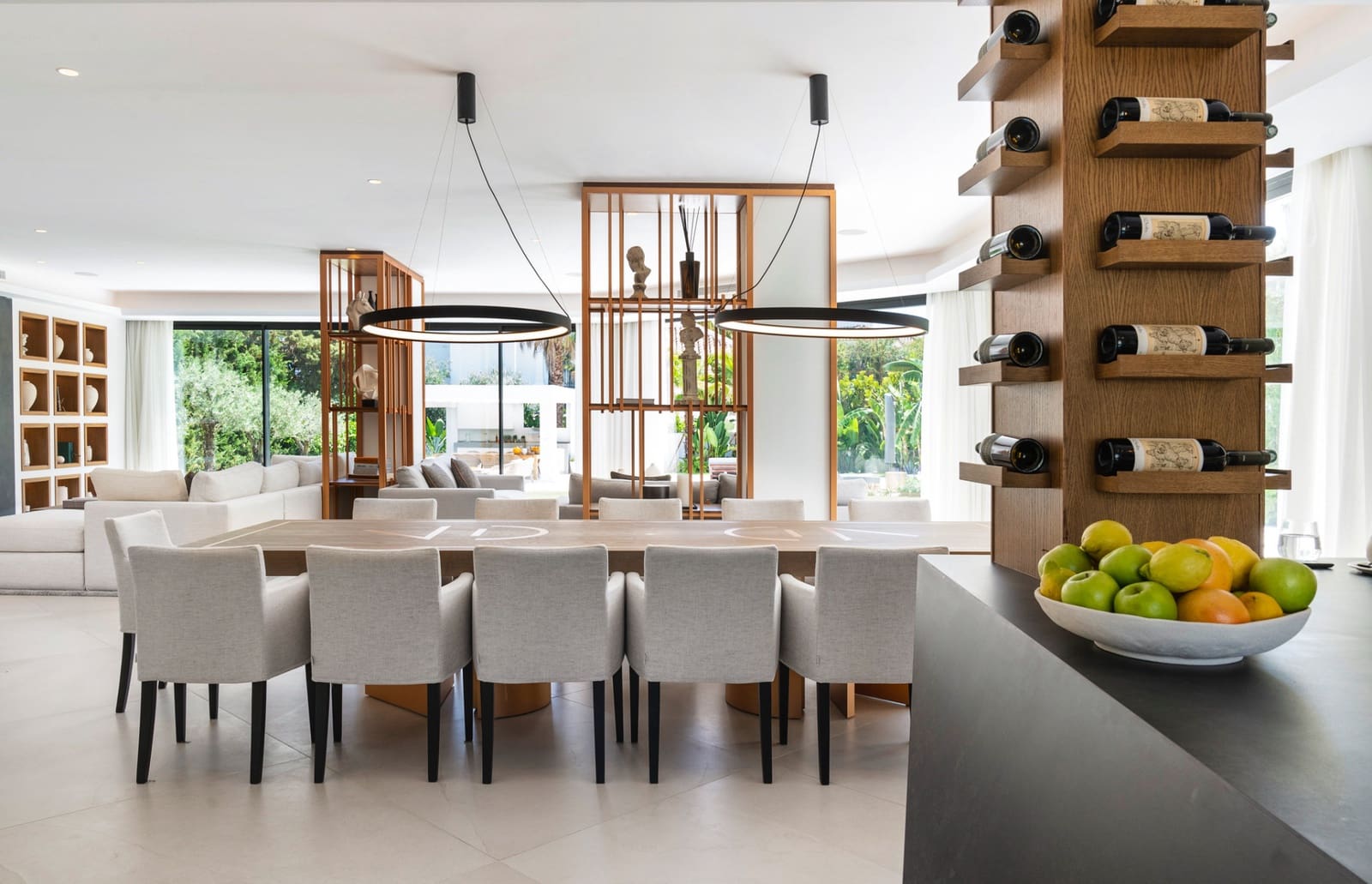 6 soverom Villa til salgs i Nueva Andalucia med svømmebasseng garasje - € 4 295 000 (Ref: 7984737)