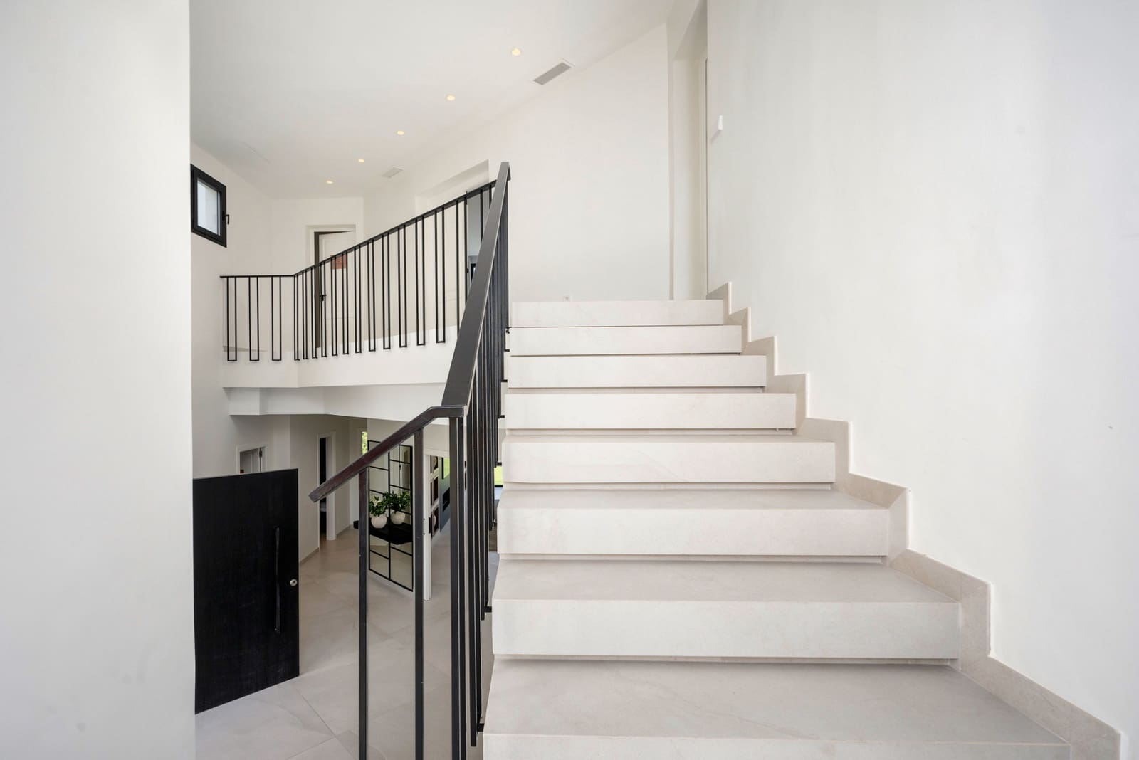 6 soverom Villa til salgs i Nueva Andalucia med svømmebasseng garasje - € 4 295 000 (Ref: 7984737)