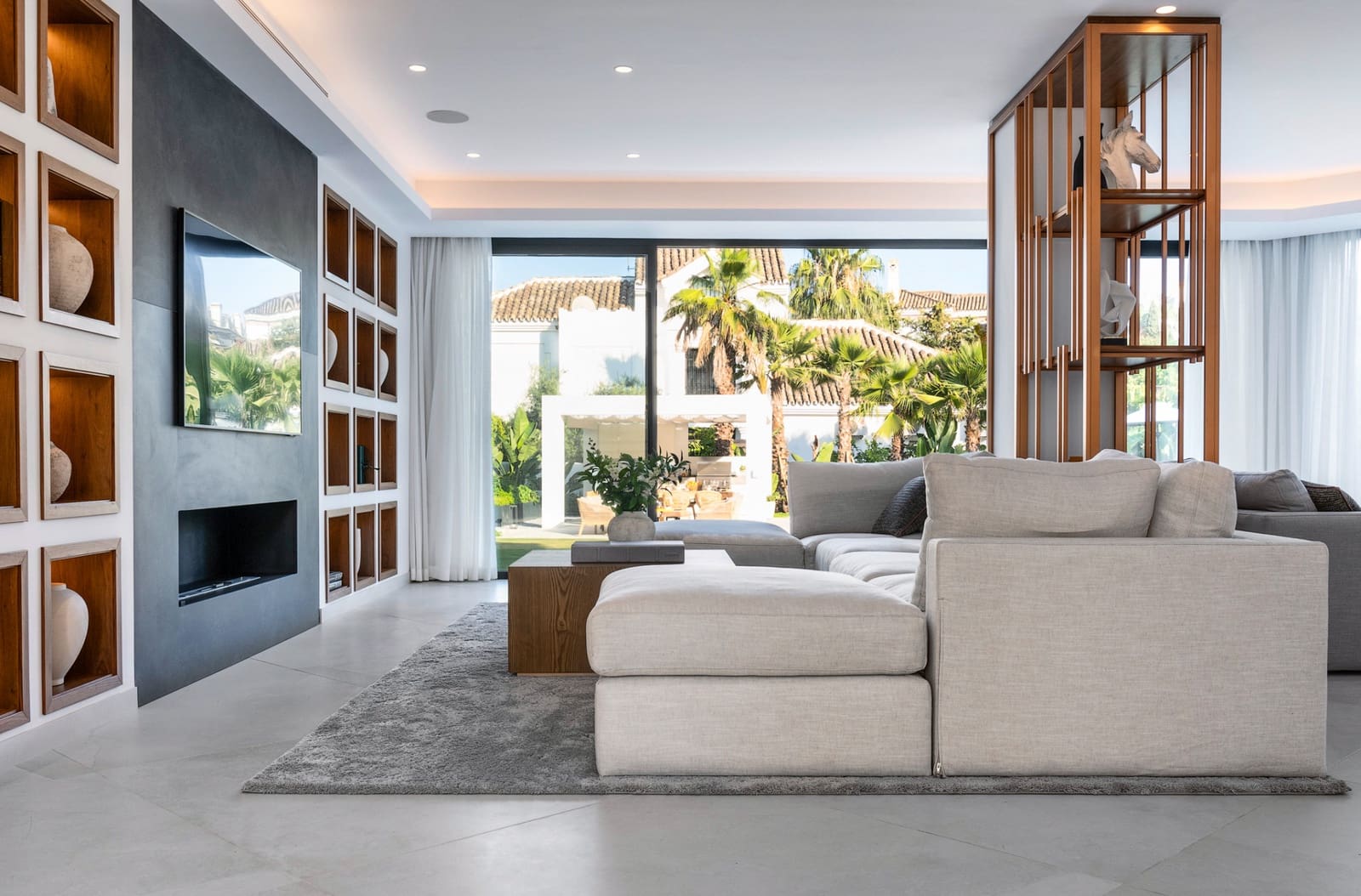 6 soverom Villa til salgs i Nueva Andalucia med svømmebasseng garasje - € 4 295 000 (Ref: 7984737)