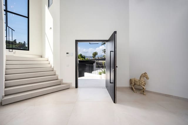 6 soverom Villa til salgs i Nueva Andalucía Centro, Marbella med svømmebasseng garasje - € 4 295 000 (Ref: 7984737)