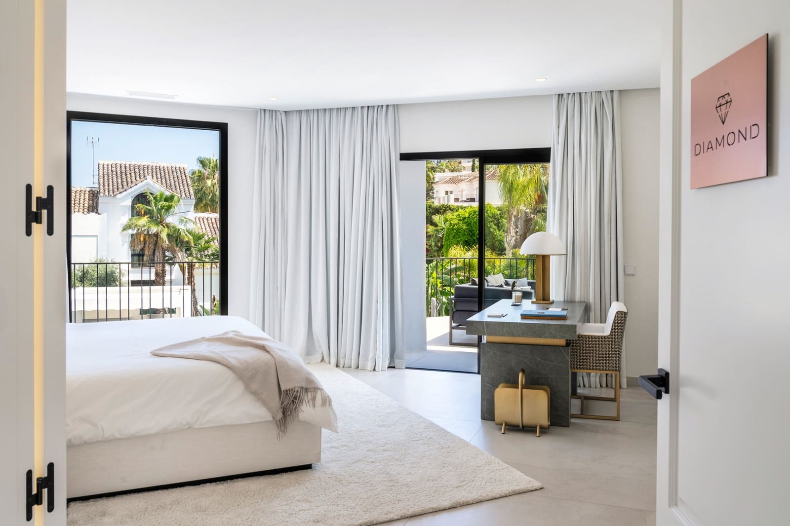 6 soverom Villa til salgs i Nueva Andalucia med svømmebasseng garasje - € 4 295 000 (Ref: 7984737)