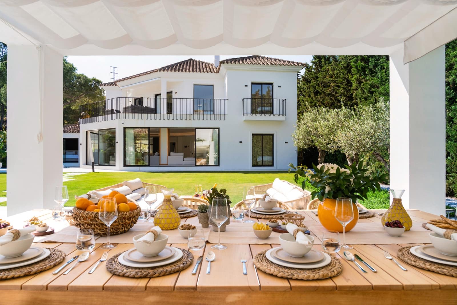 6 soverom Villa til salgs i Nueva Andalucia med svømmebasseng garasje - € 4 295 000 (Ref: 7984737)