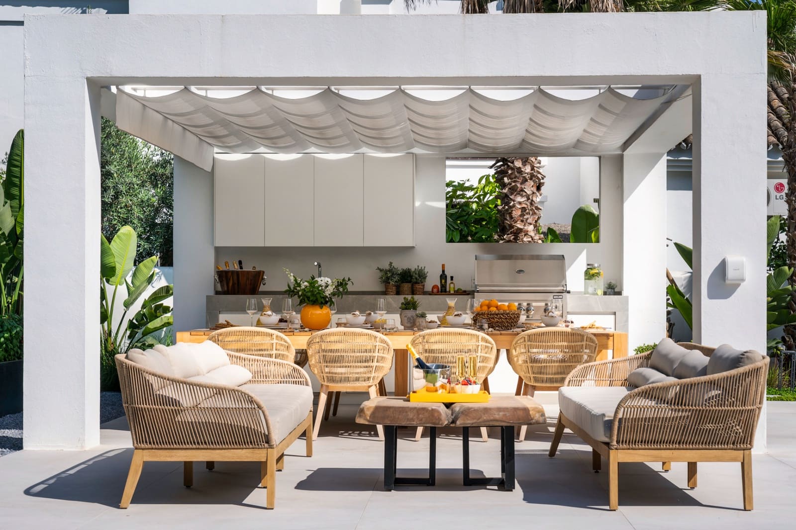 6 soverom Villa til salgs i Nueva Andalucia med svømmebasseng garasje - € 4 295 000 (Ref: 7984737)
