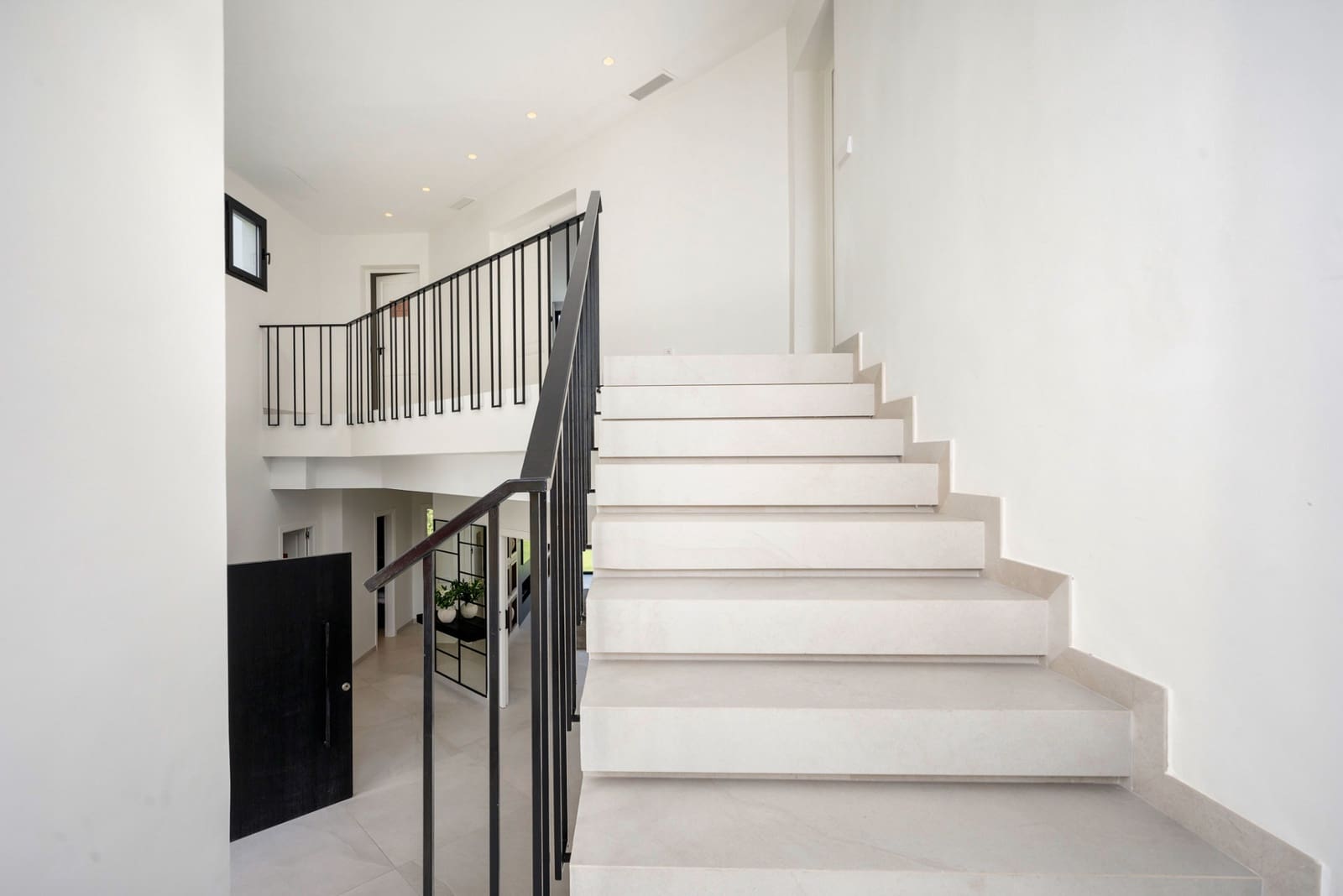 6 soverom Villa til salgs i Nueva Andalucia med svømmebasseng garasje - € 4 295 000 (Ref: 7984737)