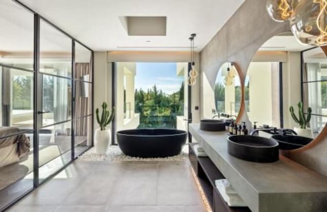 6 sypialnia Willa na sprzedaż w Los Naranjos, Marbella z basenem garażem - 6 750 000 € (Ref: 7984738)
