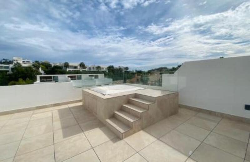 3 soveværelse Byhus til leje i Marbella med swimmingpool garage - € 4.900 (Ref: 7990336)