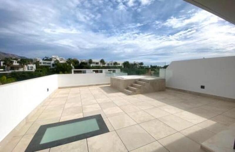 3 soveværelse Byhus til leje i Marbella med swimmingpool garage - € 4.900 (Ref: 7990336)