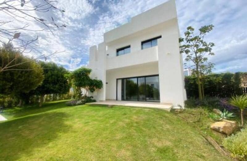 3 soveværelse Byhus til leje i Marbella med swimmingpool garage - € 4.900 (Ref: 7990336)