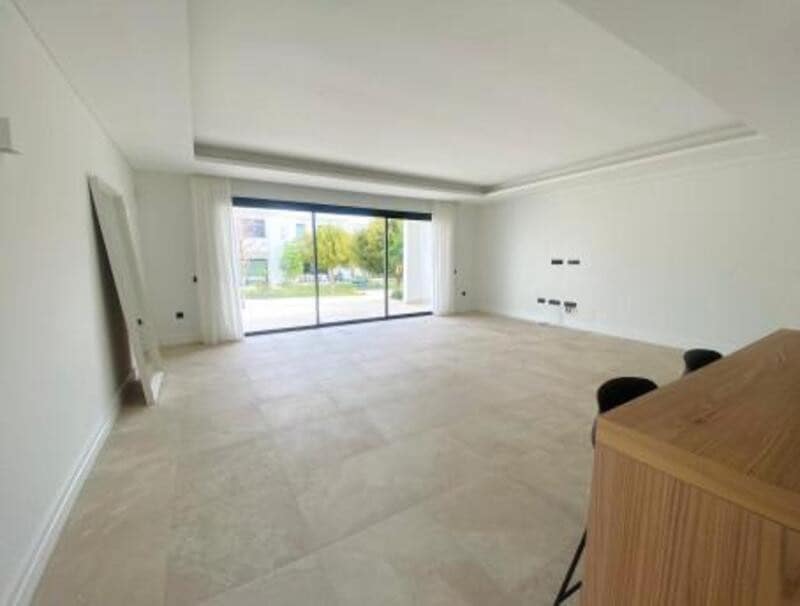 3 soveværelse Byhus til leje i Marbella med swimmingpool garage - € 4.900 (Ref: 7990336)